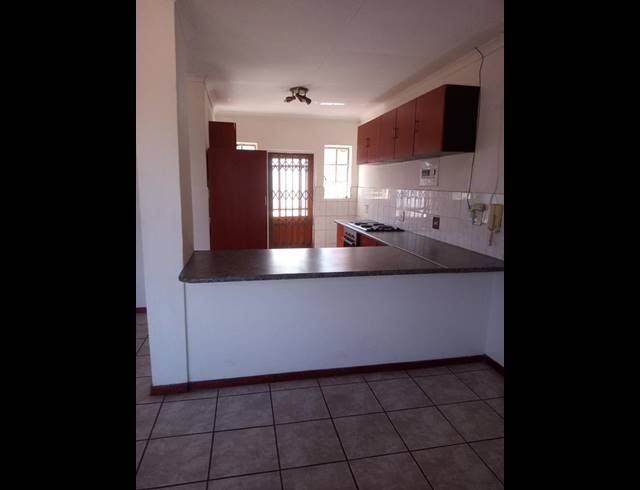 2 BEDROOM APARTMENT FOR SALE IN HELDERKRUIN